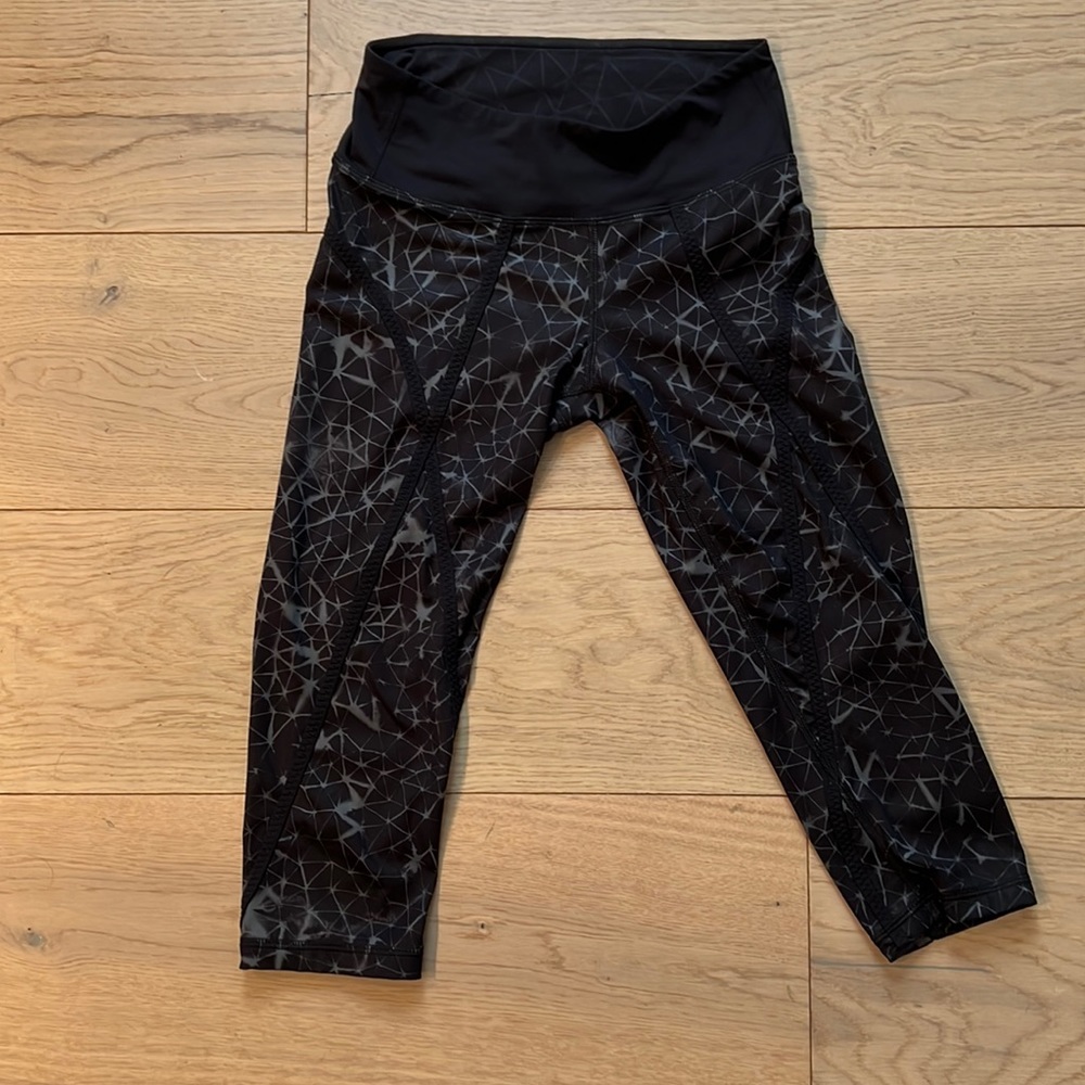 Lululemon size 4 knee length